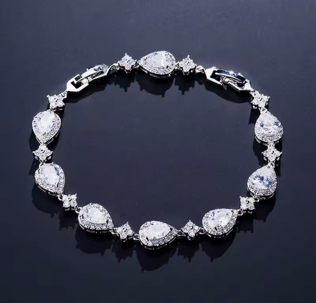 Majestic Teardrop Bracelet